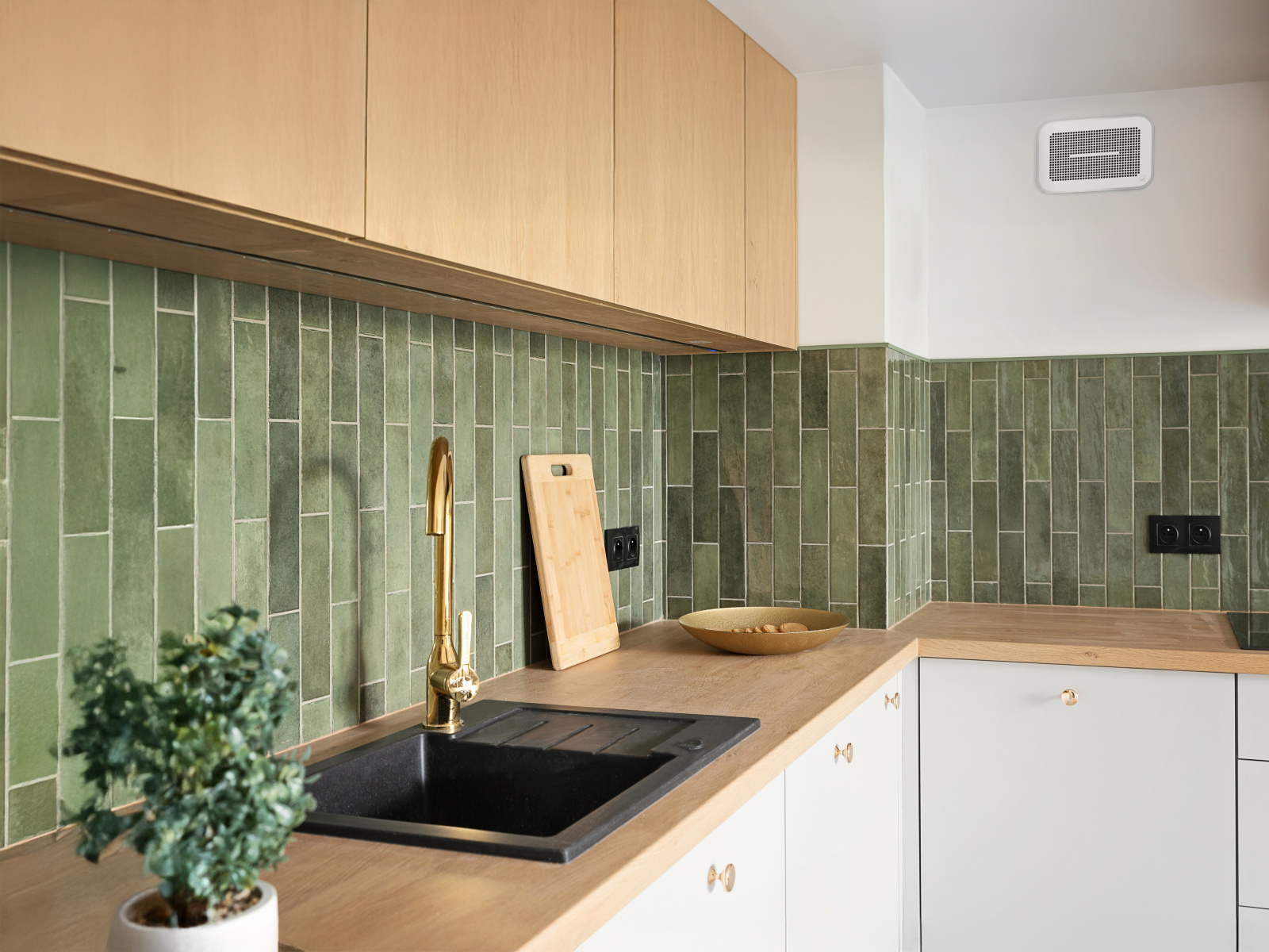 Stock Content ComfoGrid CLD Design line Comfortable indoor ventilation Front view