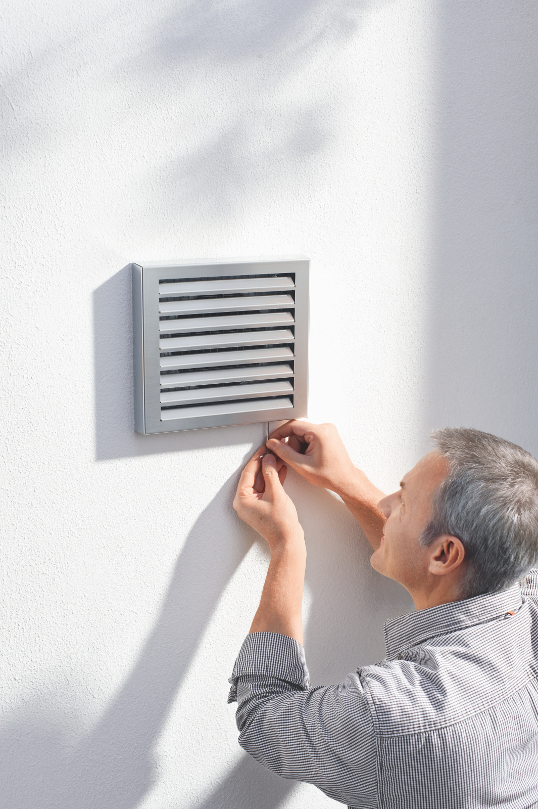 Photograph Zehnder ComfoEdge Comfortable indoor ventilation Front view