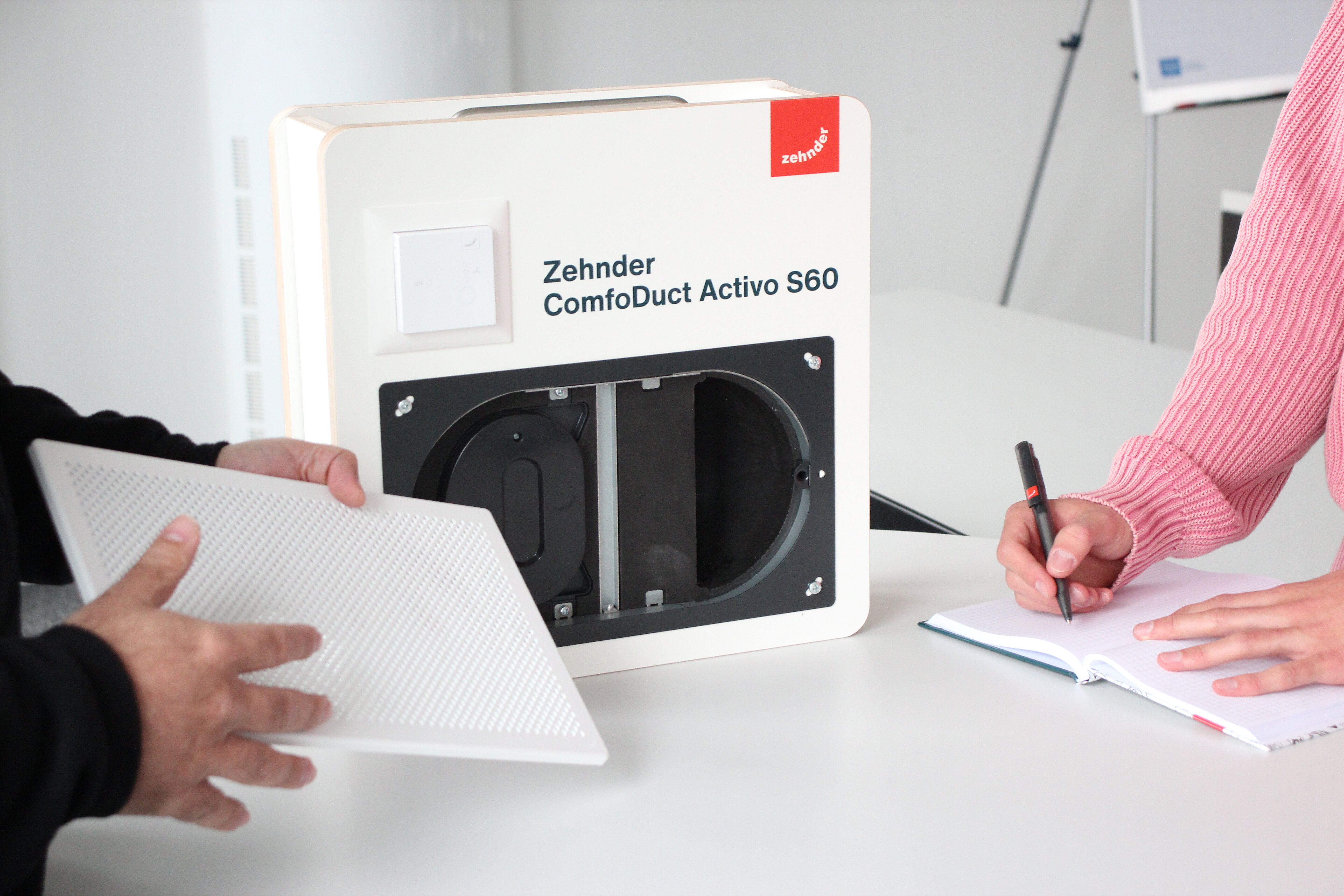 Display Überströmer auf Tisch