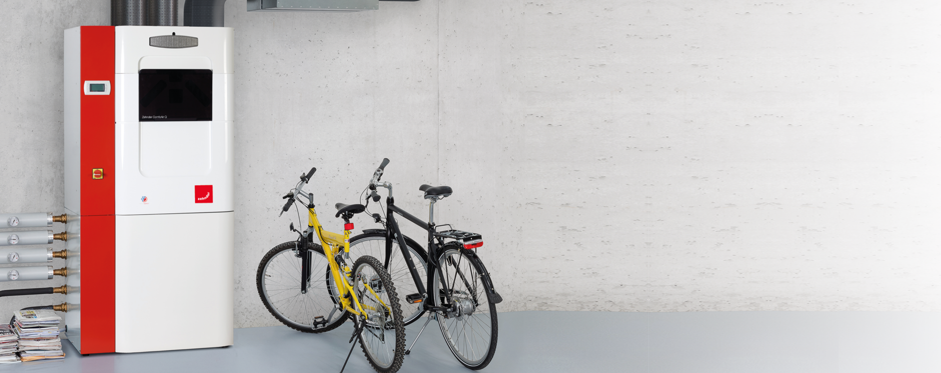 Centrale energetica nella cantina accanto alla bicicletta