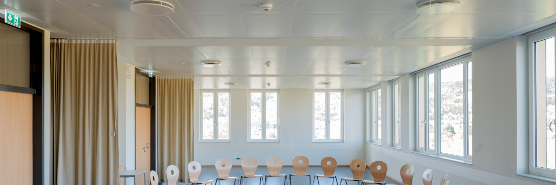 zehnder einhaengesystem schulraum