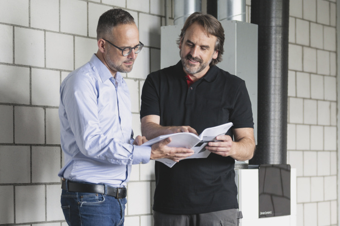 Zehnder_Installershooting_CAQ_1682_retouching CA Q, comfo Air Q, Installer, Shooting, people, basement, technical room,