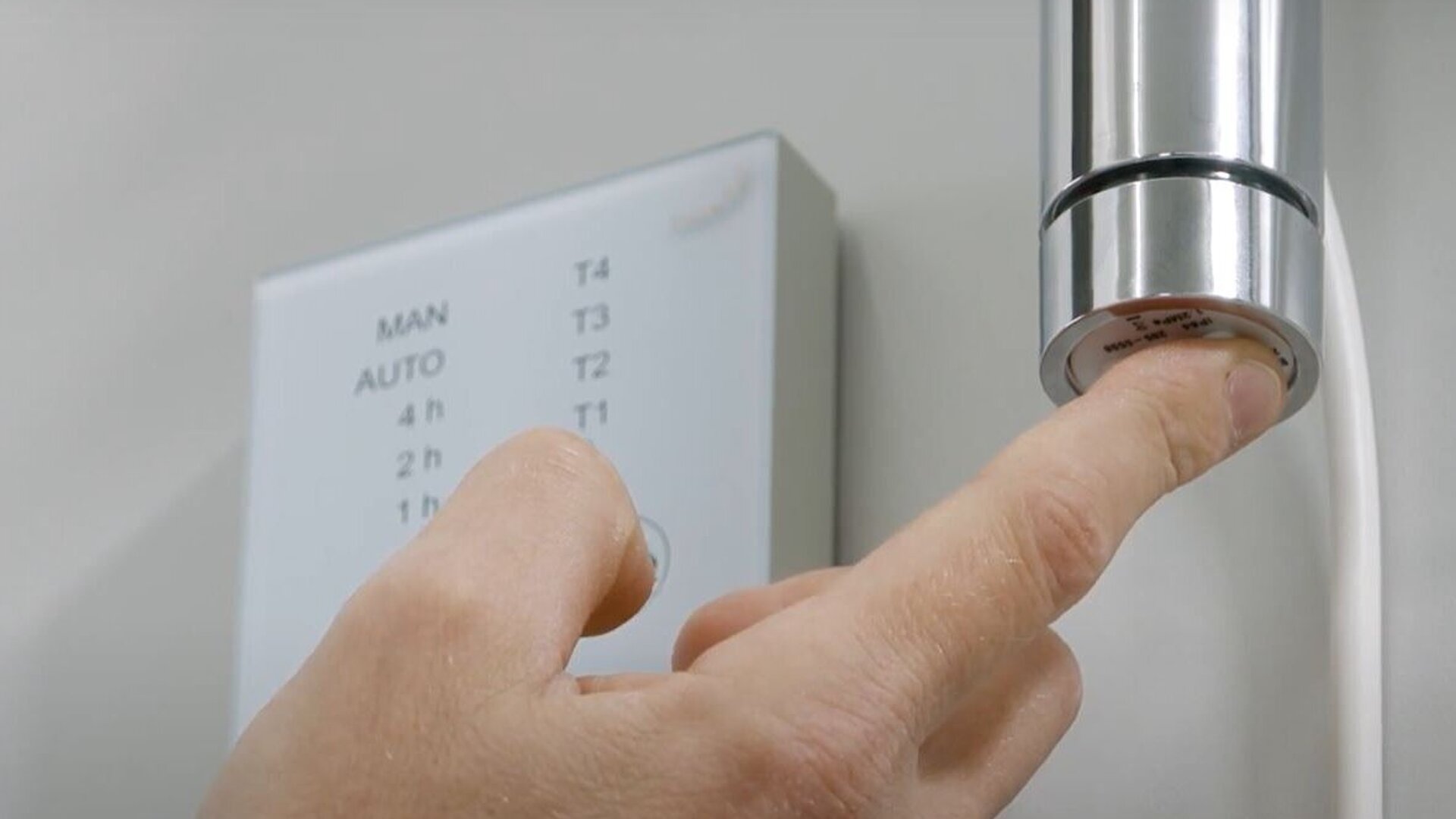 Mise en service la résistance électrique Zehnder WIVAR II et la commande modèle 1