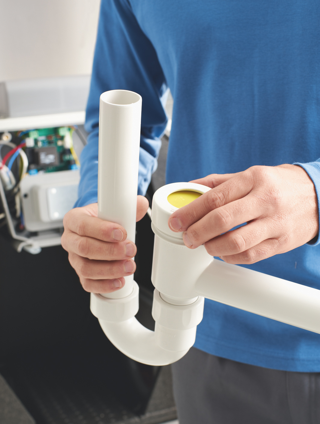 Zehnder_CSY_Ventilation_Unit_ComfoAir_350_Filter_exchange_people_maintenance_7 Focus Zehnder ComfoAir 350 Comfortable indoor ventilation 3D view