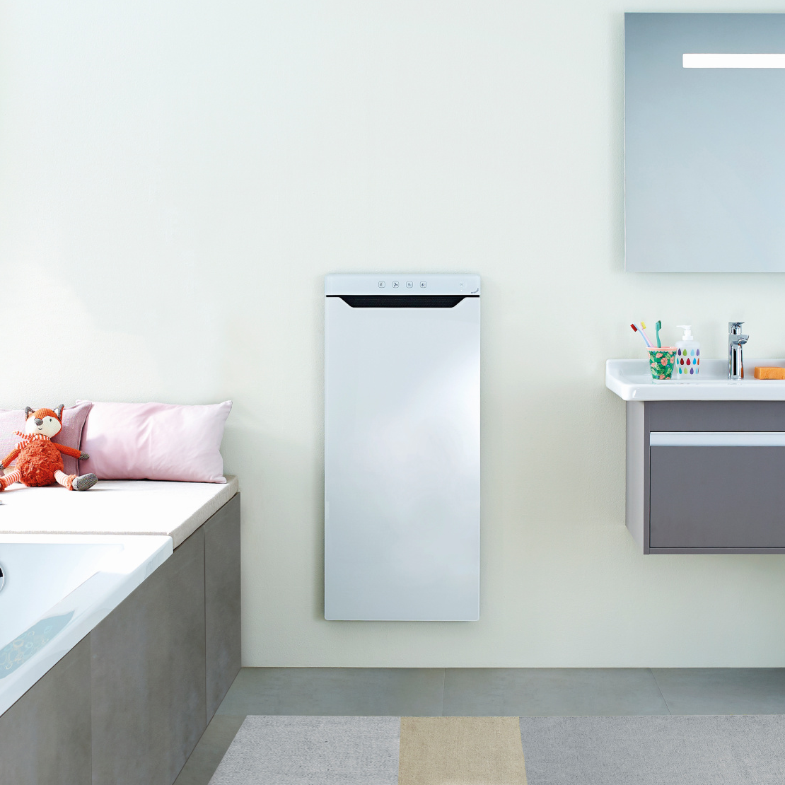 Corps de chauffe blanc dans la salle de bain, surface de chauffe en verre Zenia