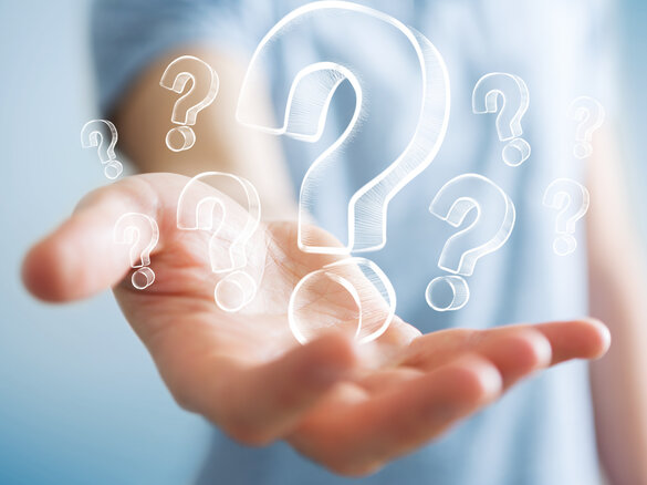 Mano con punto interrogativo