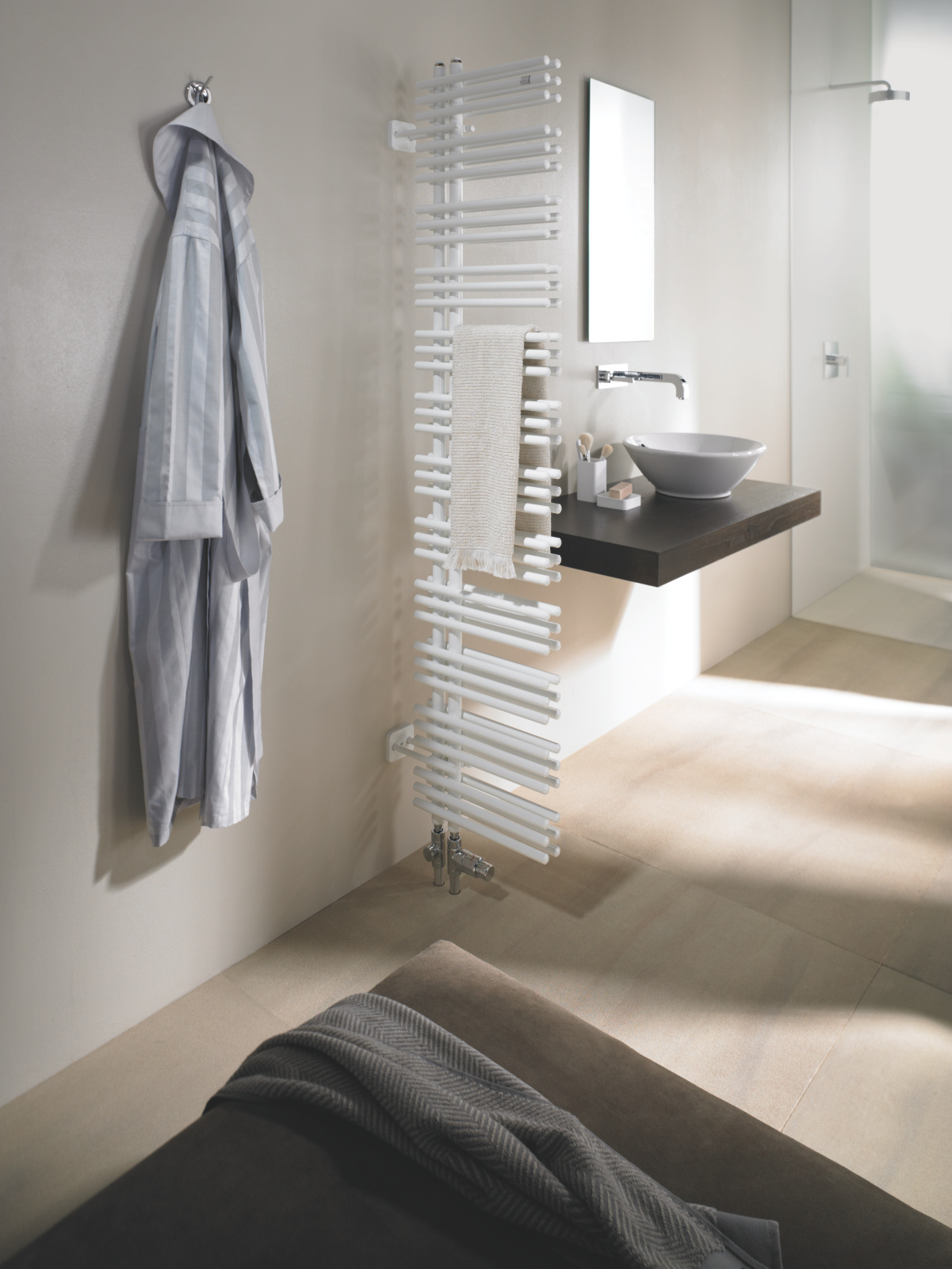 Zehnder_RAD_Yucca-Asym-HY_bathroom_towel Rendering Zehnder Yucca Asym Decorative radiator Front view