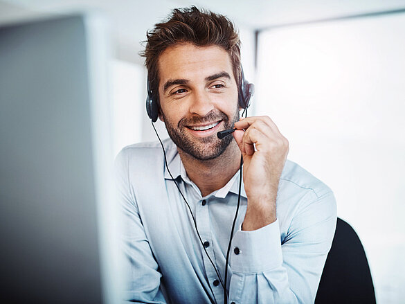 [Translate to Italiano:] Ansprechperson am Telefon